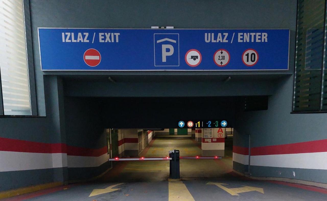 Luxury Apartment Karic Free Parking Tuzla Esterno foto