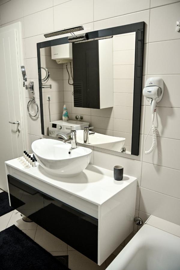 Luxury Apartment Karic Free Parking Tuzla Esterno foto