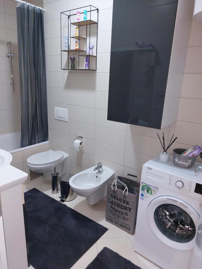 Luxury Apartment Karic Free Parking Tuzla Esterno foto